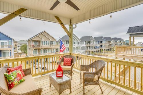Surf City Home with Outdoor Shower Walk to Beach! in Surf City, USA