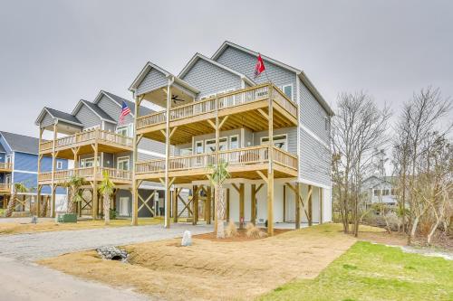 Surf City Home with Outdoor Shower Walk to Beach! in Surf City, USA