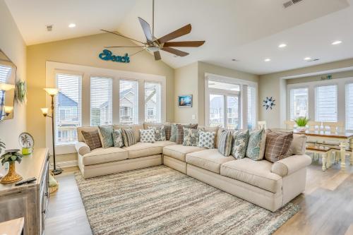 Surf City Home with Outdoor Shower Walk to Beach! in Surf City, USA