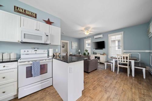 The Catbird - 28 Butternut in Cove Beach (ON)