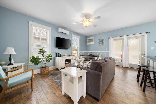 The Catbird - 28 Butternut in Cove Beach (ON)