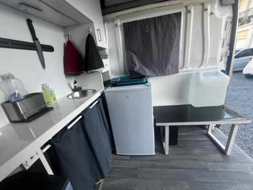Chambre aménagée dans un fourgon (Chambre amenagee dans un fourgon) in 特里尼亞克