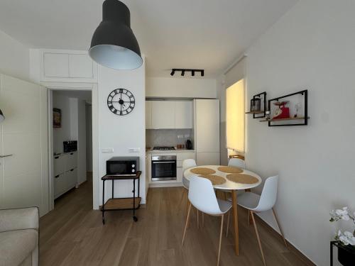 Apartment Cinecittà - Metro A Lucio Sestio - 15 min to center, Rom