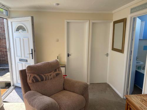 4 Guests - Pet Friendly - Chalet Beach Home Chapel, Skegness (photo 9)