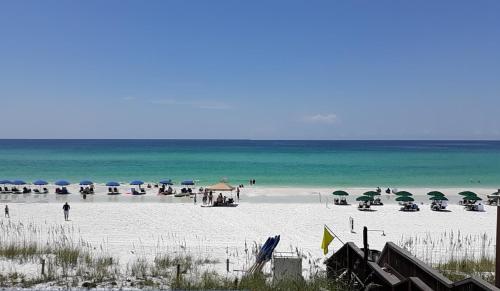 PRIVATE Pool & Spa ~ PRIVATE Beach Access ~ FREE 6 Seat Golf Cart