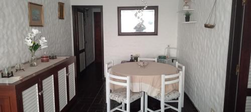 One-Bedroom Apartment image 5