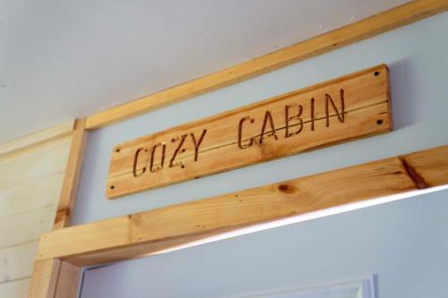 Cozy Cabin in Stratton Mountain & Mount Snow 10min in Stratton, USA