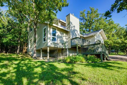 Walk to Pomme de Terre Lake: Pet-Friendly Escape in Galmey (MO)