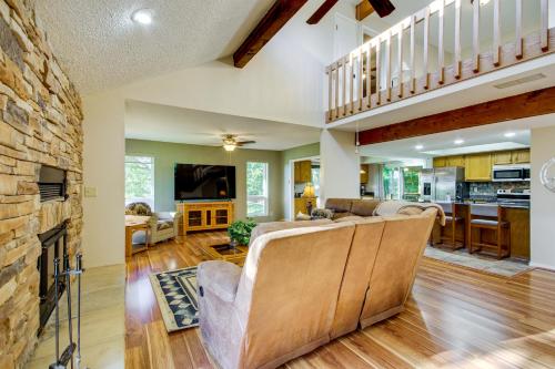 Walk to Pomme de Terre Lake: Pet-Friendly Escape in Galmey (MO)