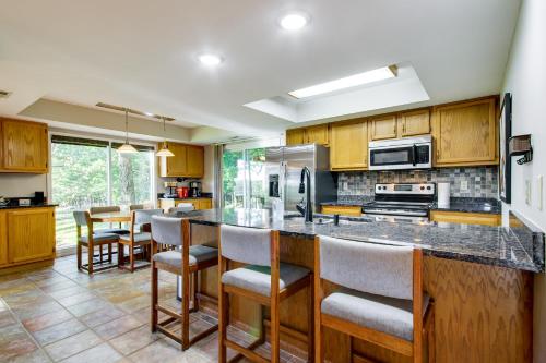 Walk to Pomme de Terre Lake: Pet-Friendly Escape in Galmey (MO)