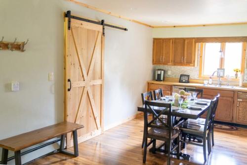 Tesis özellikleri, Cozy Cabin in Stratton Mountain & Mount Snow 10min in Stratton (VT)