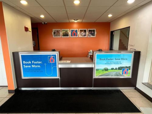 Studio 6 Suites Urbana, IL