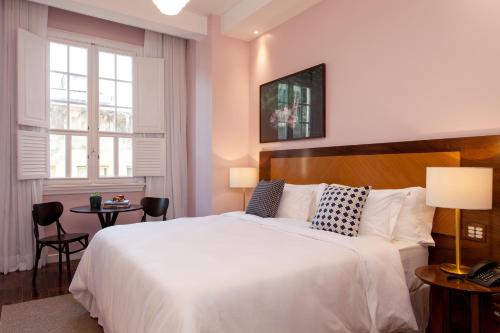 Superior Small Room image 6