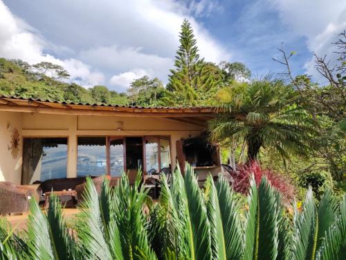 Refugio Cascada Sagrada in Pijao