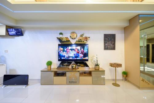 One-Bedroom Apartment image 3
