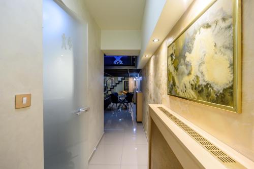 One-Bedroom Apartment image 1