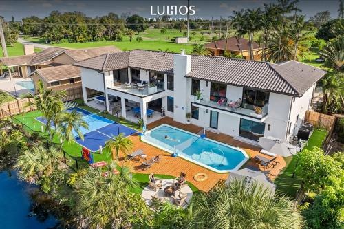 Dream Retreat 11 bdr Pool, Spa, Sauna, Gym, Cold Plunge L75 in Country Club
