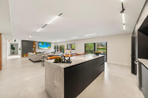 Dream Retreat 11 bdr Pool, Spa, Sauna, Gym, Cold Plunge L75 in Country Club