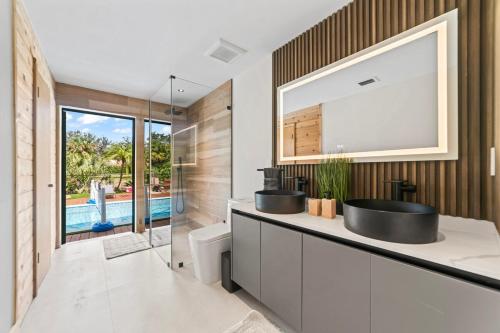 Dream Retreat 11 bdr Pool, Spa, Sauna, Gym, Cold Plunge L75 in Country Club