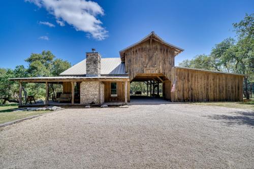 Swim, Hike and Unwind Serene Hill Country Retreat in Хант