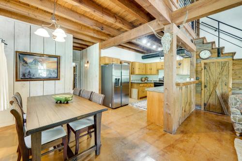 Swim, Hike and Unwind Serene Hill Country Retreat in Хант