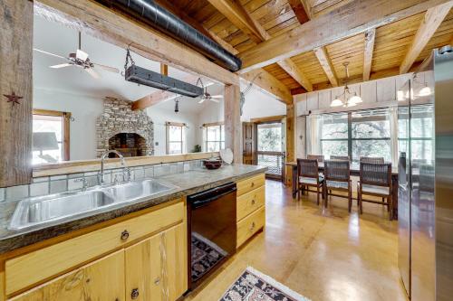 Swim, Hike and Unwind Serene Hill Country Retreat in Хант