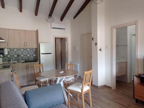 Konyha, Casa la luz in Rafales