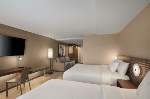 Queen Room with Two Queen Beds image 5