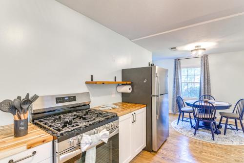 Walk to Parks and Main St Renovated League City Gem in League City (TX)