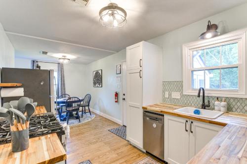 Walk to Parks and Main St Renovated League City Gem in League City (TX)