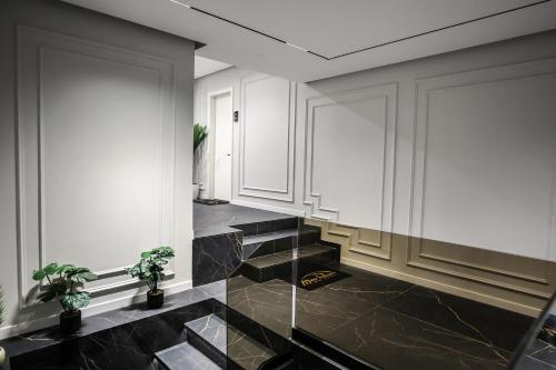 Suite with Lake View image 7