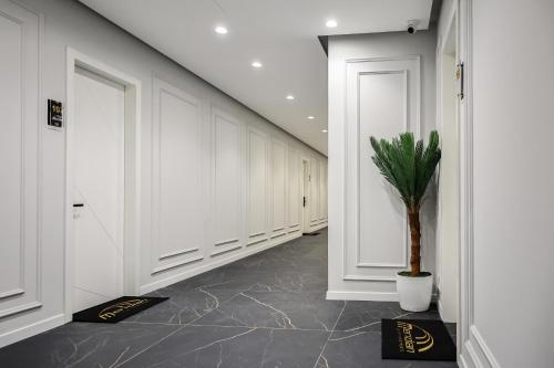 Suite with Lake View image 5