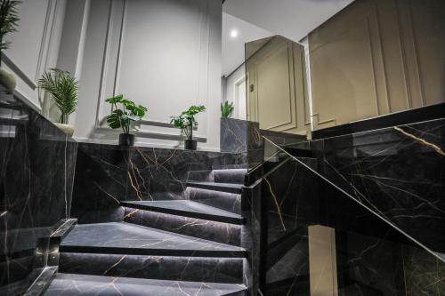 Meridian Luxury Apartments - image 4