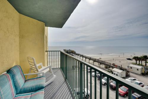 Ocean-View Condo with Balcony on Daytona Beach! in Daytona Beach Shores, USA