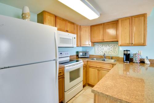 Ocean-View Condo with Balcony on Daytona Beach! in Daytona Beach Shores, USA