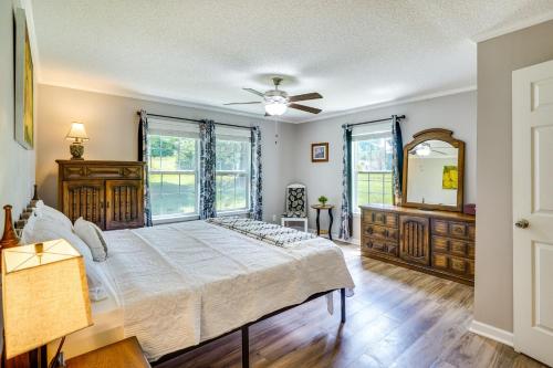 Hillsborough Vacation Rental about 18 Mi to Durham! in 希爾斯伯勒