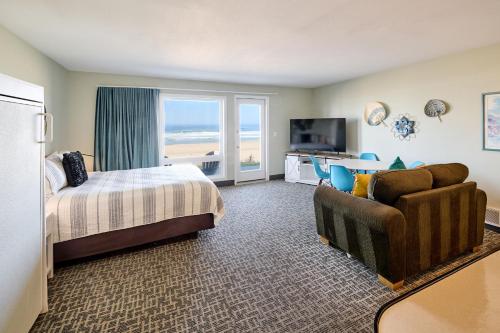 Beachfront Condo - Ground Floor - Ocean Views - Pool & Hot Tub
