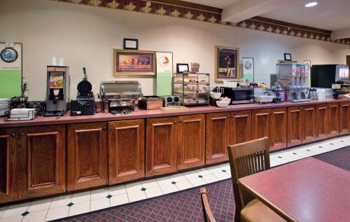 Restaurant, Country Inn & Suites by Radisson, Columbia, SC in Columbia