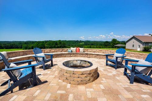 8 Mi to Dtwn Mt Airy: Mtn-View North Carolina Home
