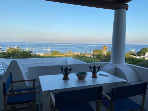 Casa Avocado - in the center, with a view and quiet in Stromboli