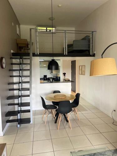 CR MARIPOSA RENTALS Brand New lake view Penthouse with office space in 奥罗河