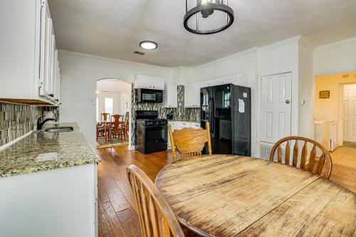 Pet-Friendly Home with Patio - 3 Mi to River Walk! - image 13