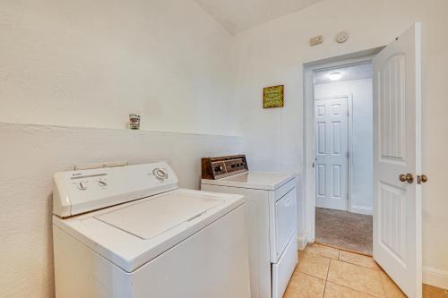 Pet-Friendly Home with Patio - 3 Mi to River Walk! - image 10