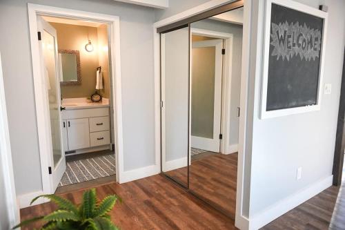 Modern & Peaceful Farmhouse in the Woods in Black Bill Park