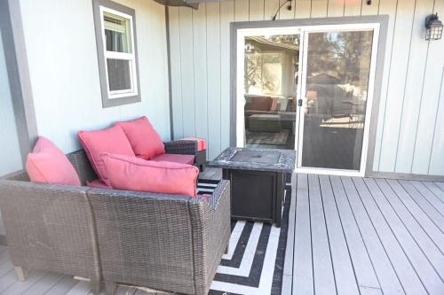 Modern & Peaceful Farmhouse in the Woods in Black Bill Park