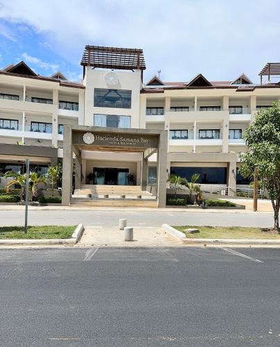 Exterior view, Stylish Studio Samana Bay View, Pool and Gym Access in Samana Town Center