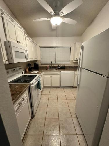 Furnished canal private home in พอร์ต ชาลอต (FL)