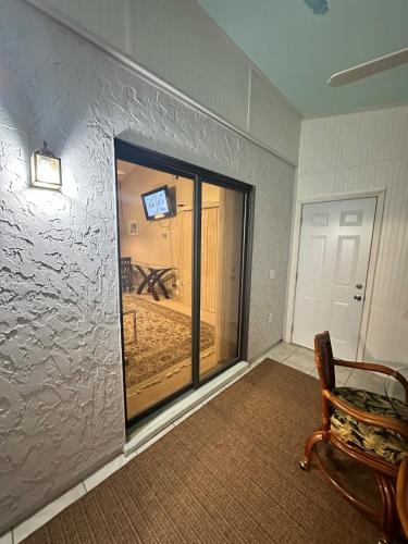 Furnished canal private home in พอร์ต ชาลอต (FL)