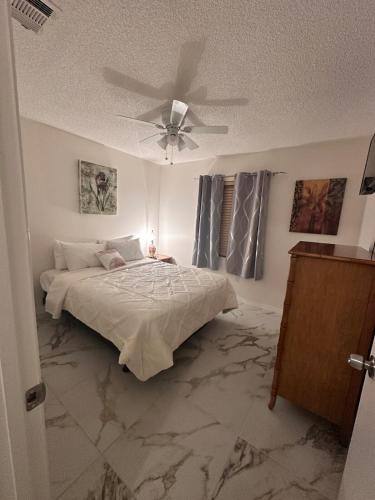 Furnished canal private home in พอร์ต ชาลอต (FL)