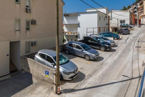 Apartments with a parking space Omis - 5988 - image 10